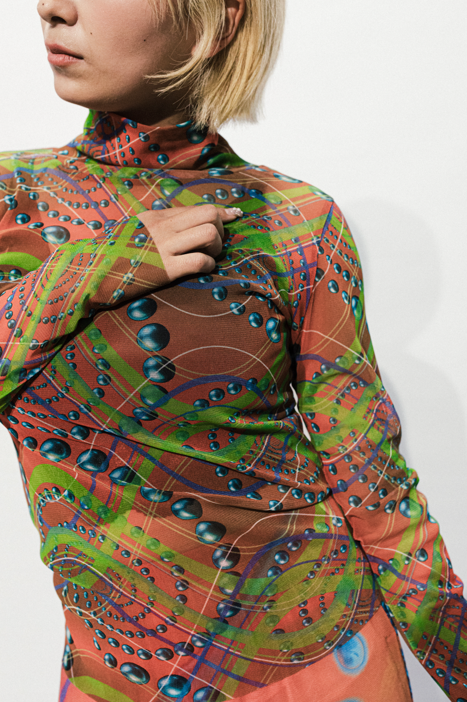 SPIRAL CHECK High-neck Tops